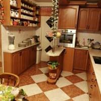 Jól működő pékség vállalkozással, igényes, kényelmes családi házzal eladó Úriban!