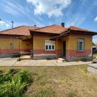 Eladó Pusztavacson egy 2 szobás családi ház