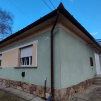 Pilisen központ  közelében , hitelre alkalmas ház vált eladóvá.