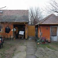 Pilis városban  a vasútállomás közelében 100 nm összközműves családi ház eladó!