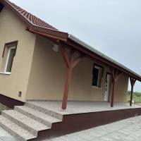 Eladó felújított családi ház Örkény központjához közel!